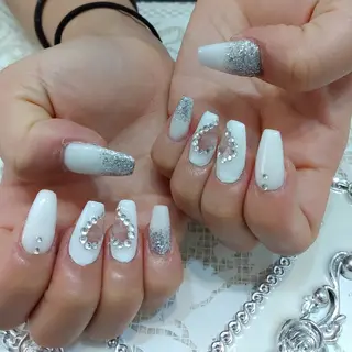 ネイル エステとネイル ローズコンフォートのネイルデザイン