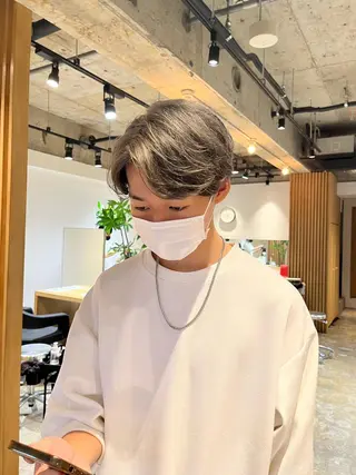 ショート カラー ハイトーン/レイヤー 💜Akaneのヘアスタイル