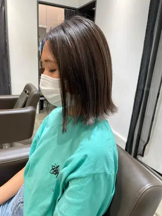 ミディアム カラー 細沼 葵のヘアスタイル