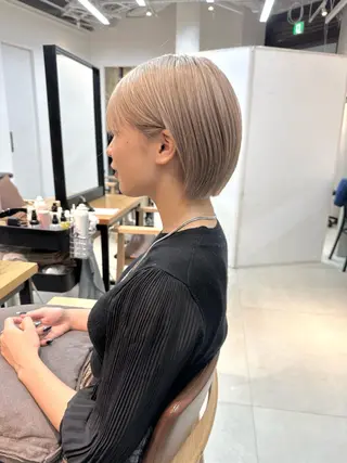 カラー mee.urawa所属・似合わせショート×透 明感/やじまたかしのヘアスタイル