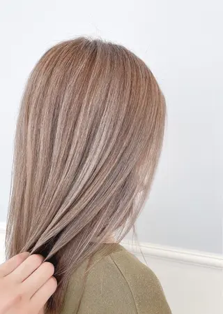 ミディアム ブリーチカラー✨ 駒場　笙のヘアスタイル
