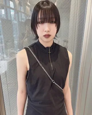ショート ウルフカット／吉村 桃子のヘアスタイル