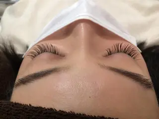 マツエク・マツパ 佐藤 花帆のヘアスタイル