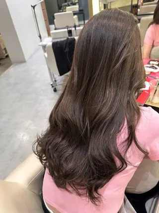 ロング カラー 河井 史織のヘアスタイル