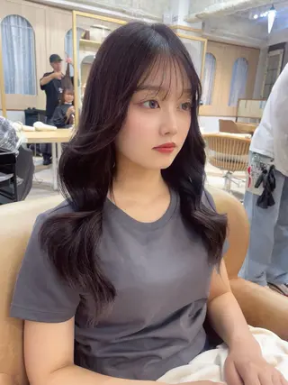 ロング Kanami/韓国風 /艶カラーのヘアスタイル