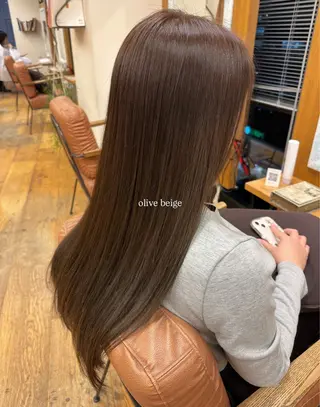 カラー フジタ イロハのヘアスタイル