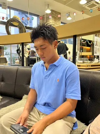 ショート カラー パーマ メンズ アイブロウ ﾎｯﾄﾍﾟｯﾊﾟｰ に移行中【かな】のヘアスタイル