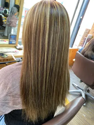 ロング カラー IwAsh大和駅前店所属・IwAsh大和駅前店 河野亜里香のヘアスタイル