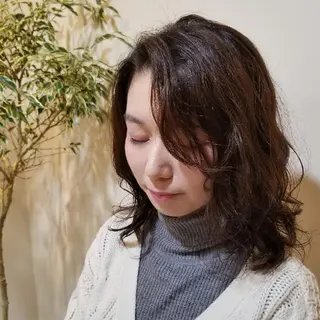 ミディアム パーマ salowin渋谷kitaya park前所属・RIKA韓国ヘア/く びれヘア/上品カラーのヘアスタイル