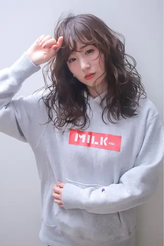 セミロング カラー 伊藤 裕貴のヘアスタイル