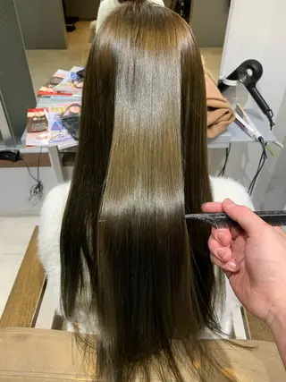 ロング カラー エマピボット所属・西川 和のヘアスタイル