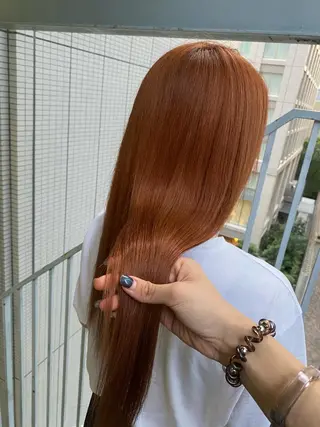 ロング カラー 梅田ハイトーン チダ ヒナノのヘアスタイル