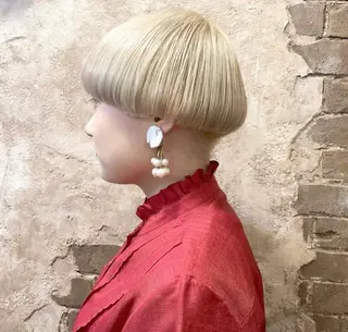 ショート カラー ブリーチ、パーマ 西部笑のヘアスタイル