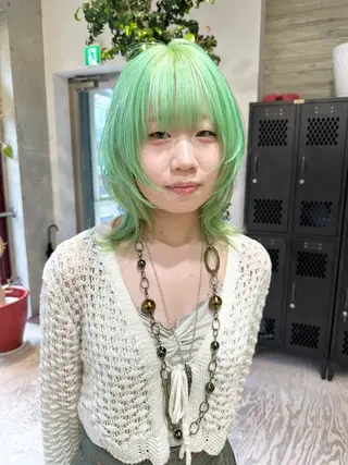 ミディアム カラー kai .のヘアスタイル