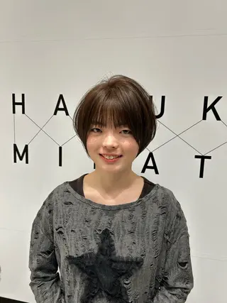 ショート カラー 近藤 ちかのヘアスタイル