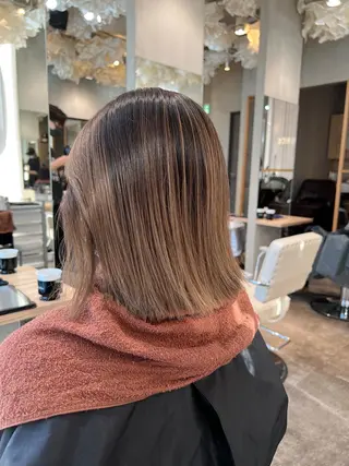 ミディアム カラー 顔タイプ診断®︎ ハイトーンカラーのヘアスタイル