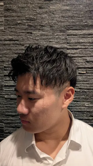 ミディアム プレミアムバーバーパレスホテル東京店所属・髙司 哲伸のヘアスタイル