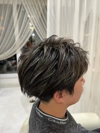 カラー 美フレイヤ所属・三十木 博敏のヘアスタイル