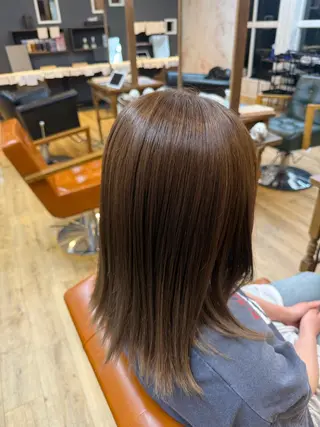 ミディアム カラー 山中 希来のヘアスタイル