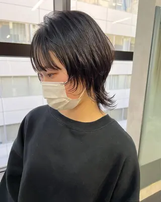 ミディアム ブリーチ/ウルフ ハッシュカット/石山のヘアスタイル