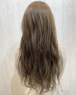 ロング カラー HUENEST アカデミーサロンのヘアスタイル