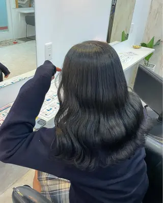 ミディアム カラー なつき/派手髪カラー /艶髪カラーのヘアスタイル