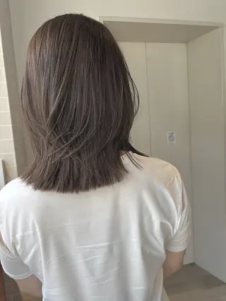 ミディアム カラー RISE SWELL momoneのヘアスタイル