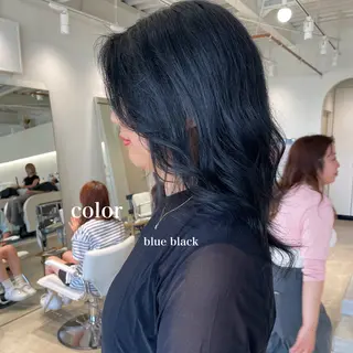 ロング カラー 峯崎 葵のヘアスタイル