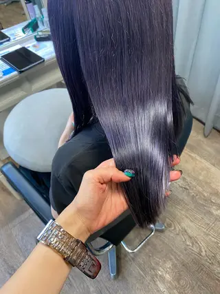 ロング カラー 梅田ハイトーン チダ ヒナノのヘアスタイル