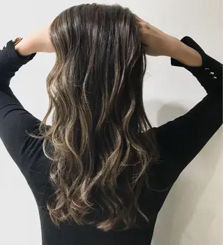 ロング カラー Adachi Fujikoのヘアスタイル