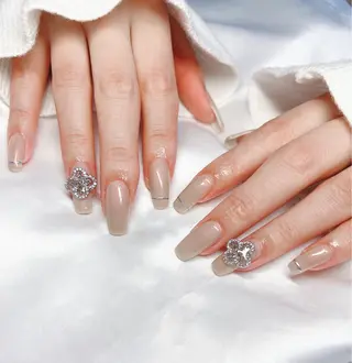 ネイル ちゅるんネイル🪄 耳ツボジュエリー🔗のネイルデザイン