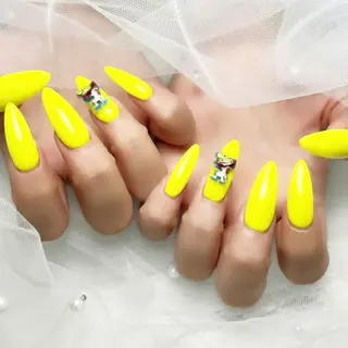 ネイル Y u a n🤍 pas á pasのネイルデザイン