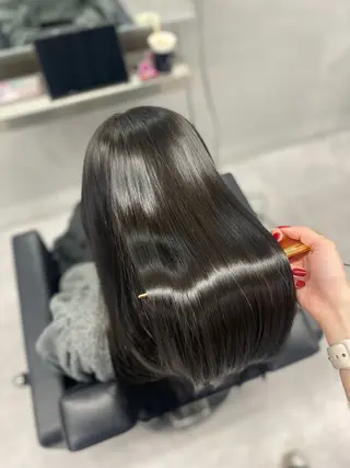 セミロング 艶髪/縮毛矯正 🫧辻野海羽のヘアスタイル