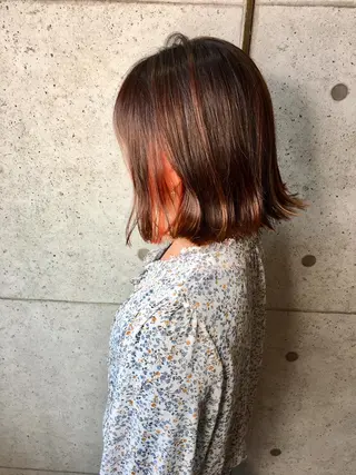ミディアム 足立 磨咲のヘアスタイル