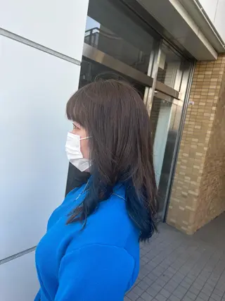 セミロング 岡島 実里のヘアスタイル