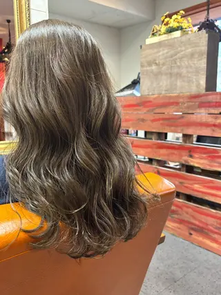 ロング カラー 志岐 彩香のヘアスタイル