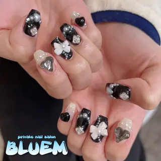 ネイル BLUEM なな🐶のネイルデザイン