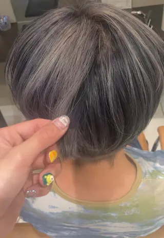 カラー 中山 千尋のヘアスタイル