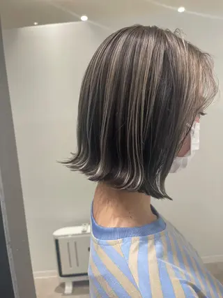 ミディアム カラー 臺 佳連のヘアスタイル