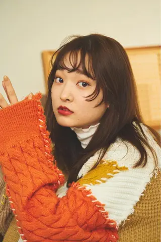 セミロング MIYU 原宿 透明感カラーのヘアスタイル