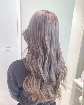 ロング カラー カマチョ タイスのヘアスタイル