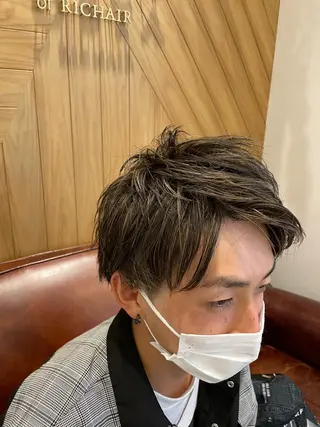 ショート カラー 鈴村 大介のヘアスタイル