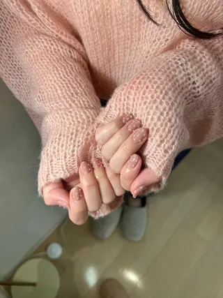 ミディアム ネイル 𝐞𝐚𝐜𝐡 nanami🩰のネイルデザイン