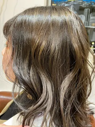 カラー 透明感ブリーチ ハイトーンウエダのヘアスタイル