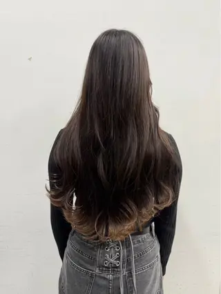 カラー urara /ブリーチ/艶カラーのヘアスタイル