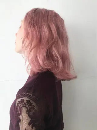 ミディアム カラー Kro ハイトーン×ブリーチのヘアスタイル