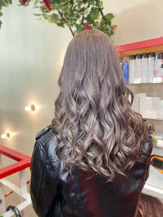 セミロング ゆぴ☾‪/推しカラー /ハイトーンのヘアスタイル