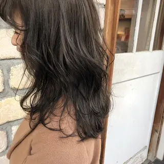 ロング カラー 横山 莉奈のヘアスタイル