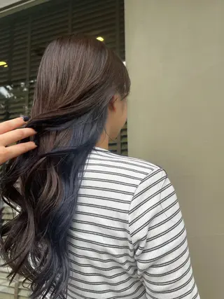 ロング カラー 個性派/ハイトーン ✨✨　稲吉菜々美のヘアスタイル
