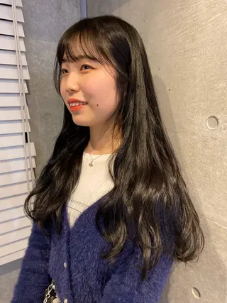 ロング カラー 室谷 侑奈のヘアスタイル